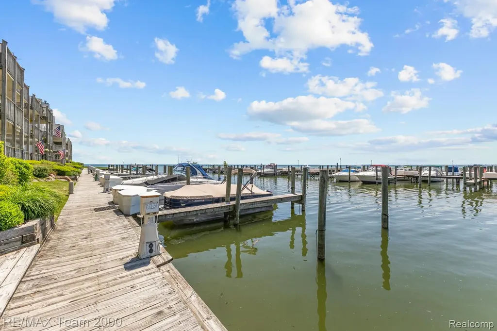 37522 Jefferson Avenue Harrison Charter Township MI 48045