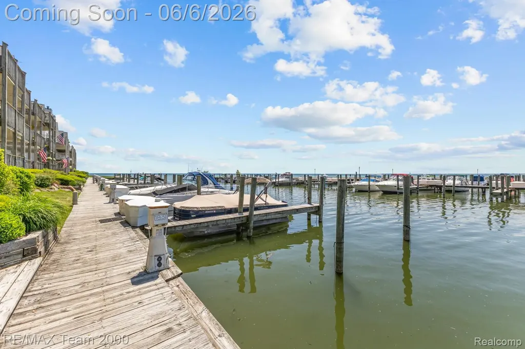 37522 Jefferson Avenue Harrison Charter Township MI 48045