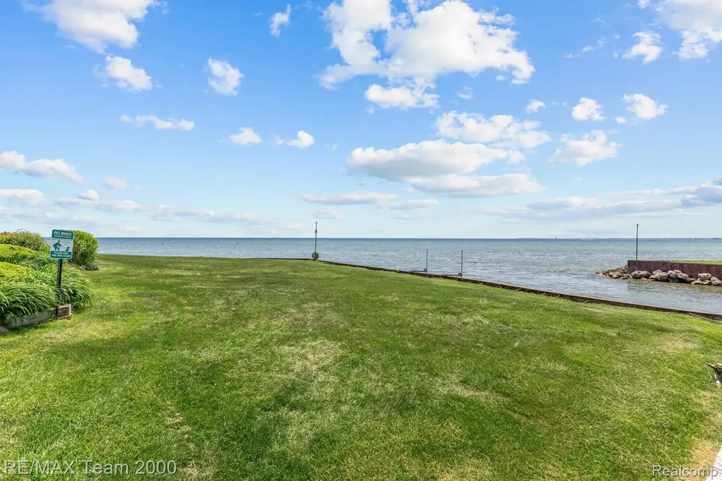 37522 Jefferson Avenue Harrison Charter Township MI 48045
