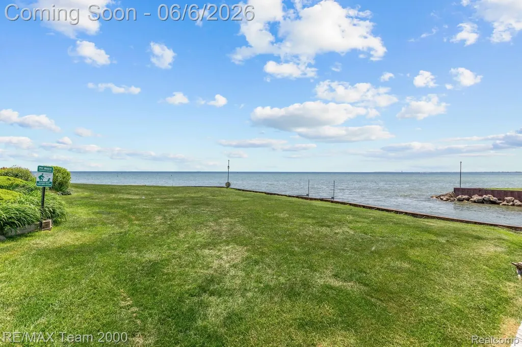 37522 Jefferson Avenue Harrison Charter Township MI 48045