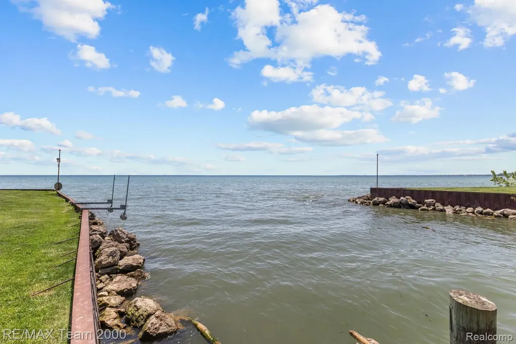 37522 Jefferson Avenue Harrison Charter Township MI 48045
