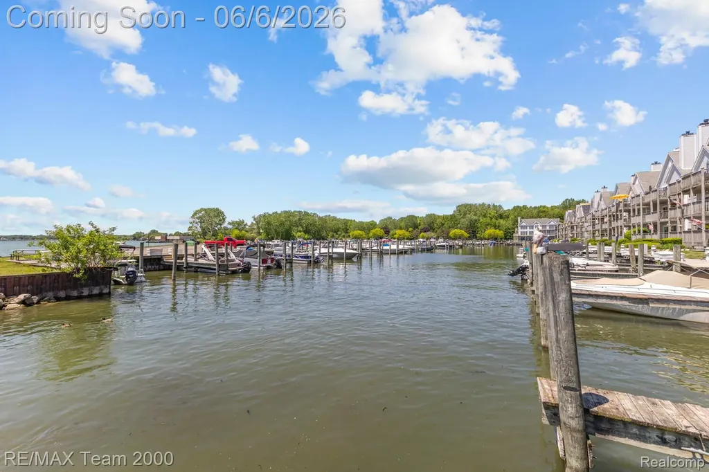 37522 Jefferson Avenue Harrison Charter Township MI 48045