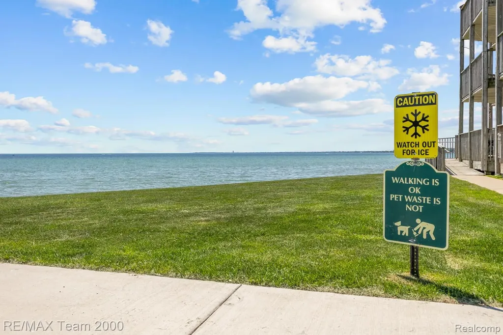 37522 Jefferson Avenue Harrison Charter Township MI 48045