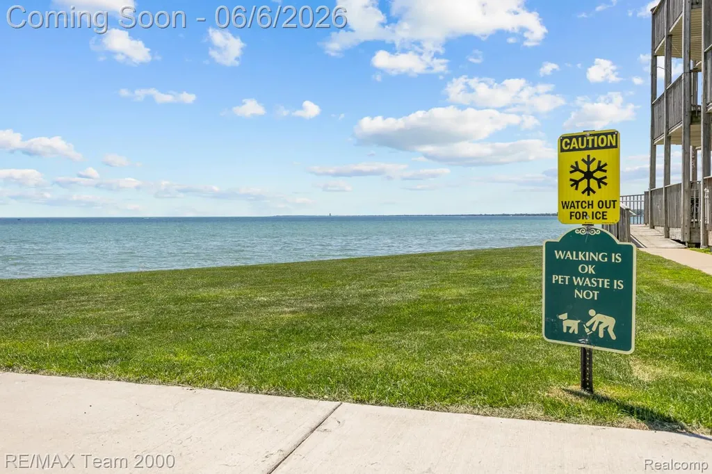 37522 Jefferson Avenue Harrison Charter Township MI 48045