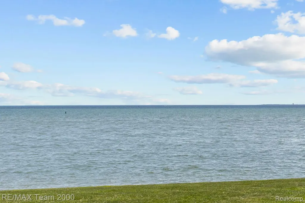 37522 Jefferson Avenue Harrison Charter Township MI 48045