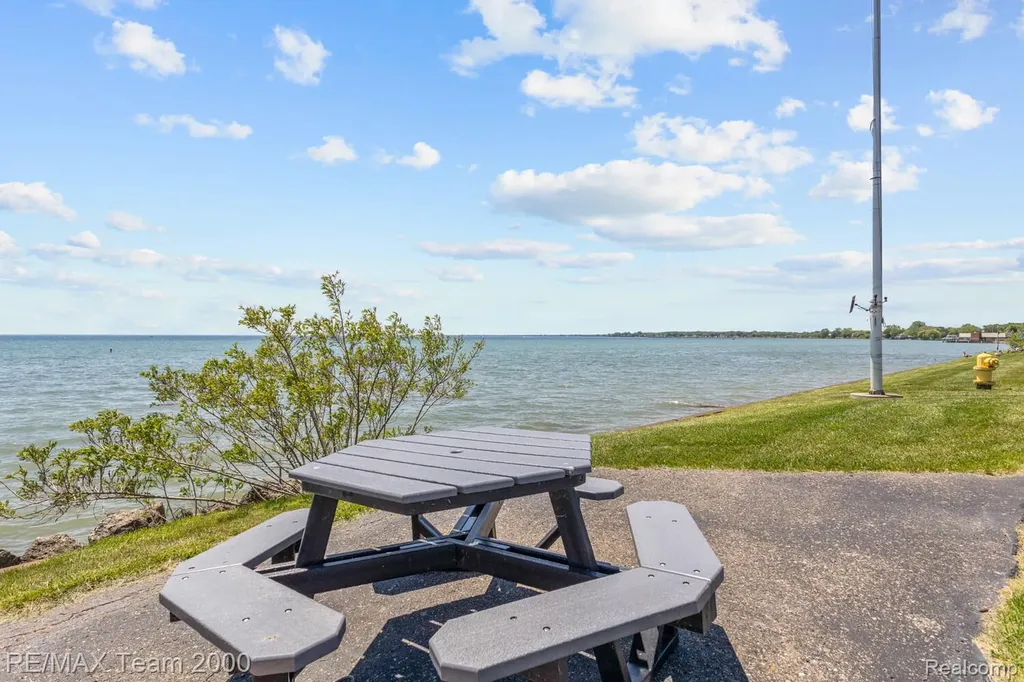 37522 Jefferson Avenue Harrison Charter Township MI 48045