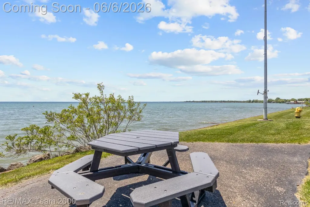 37522 Jefferson Avenue Harrison Charter Township MI 48045