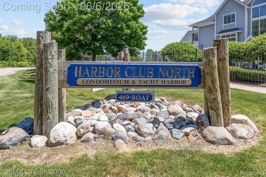 37522 Jefferson Avenue Harrison Charter Township MI 48045