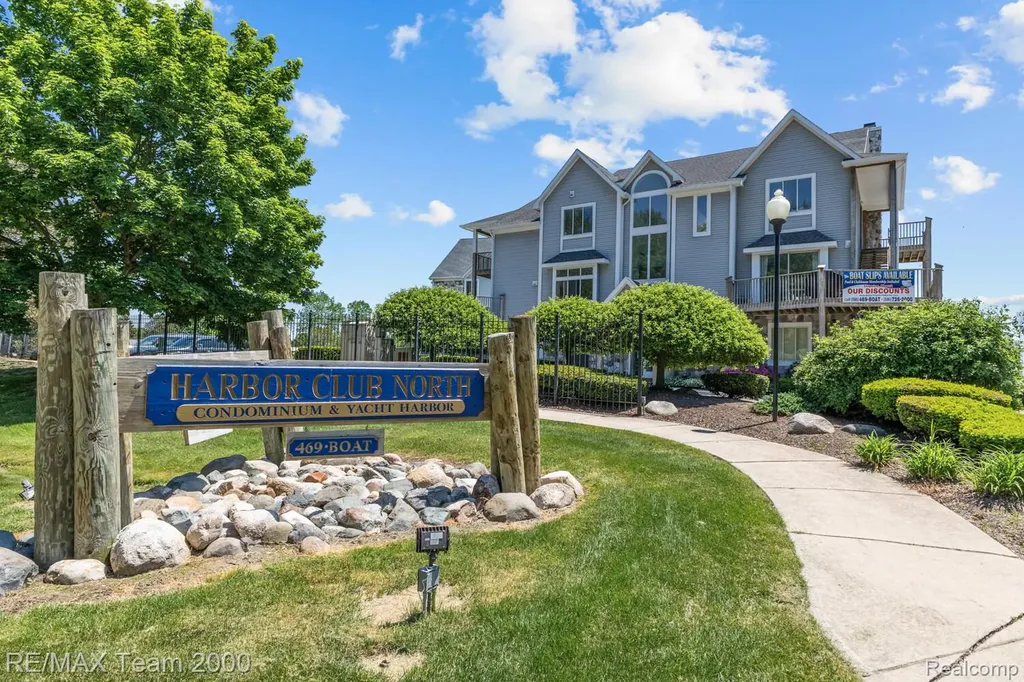 37522 Jefferson Avenue Harrison Charter Township MI 48045