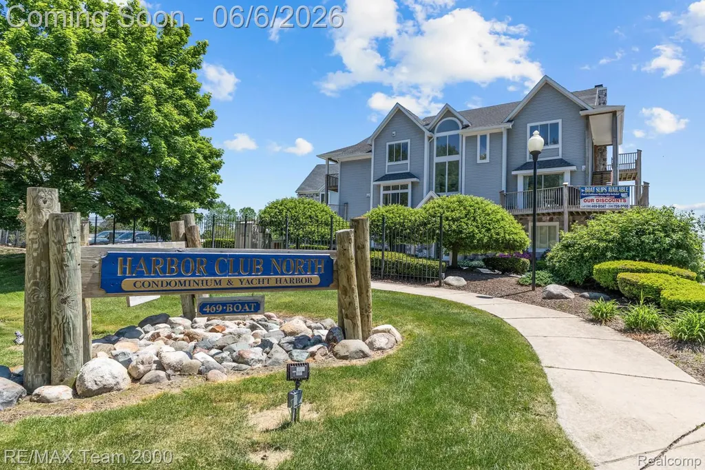 37522 Jefferson Avenue Harrison Charter Township MI 48045