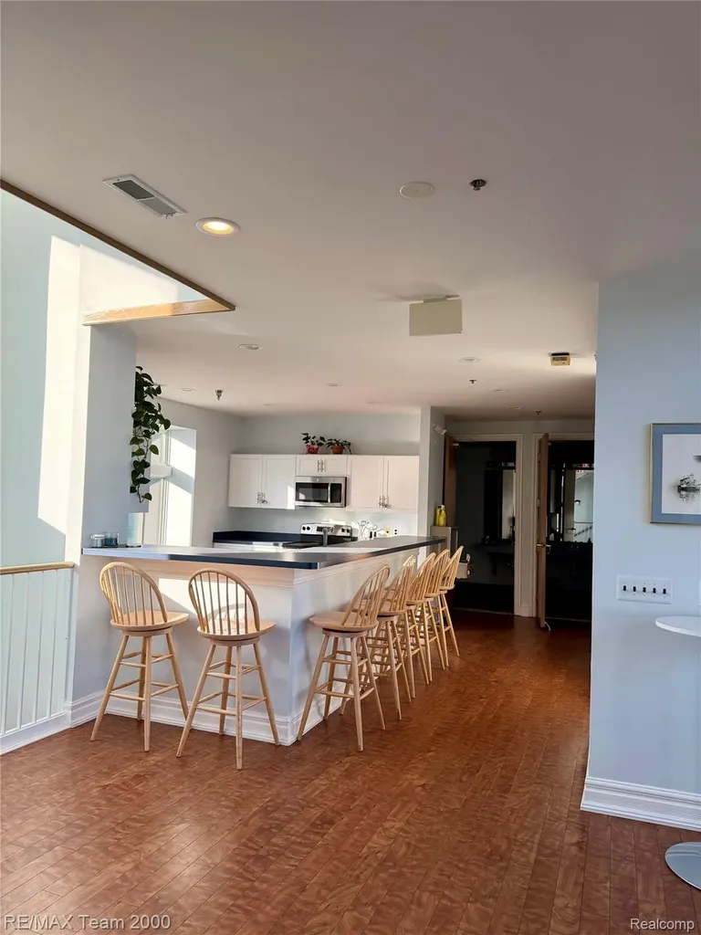 37522 Jefferson Avenue Harrison Charter Township MI 48045