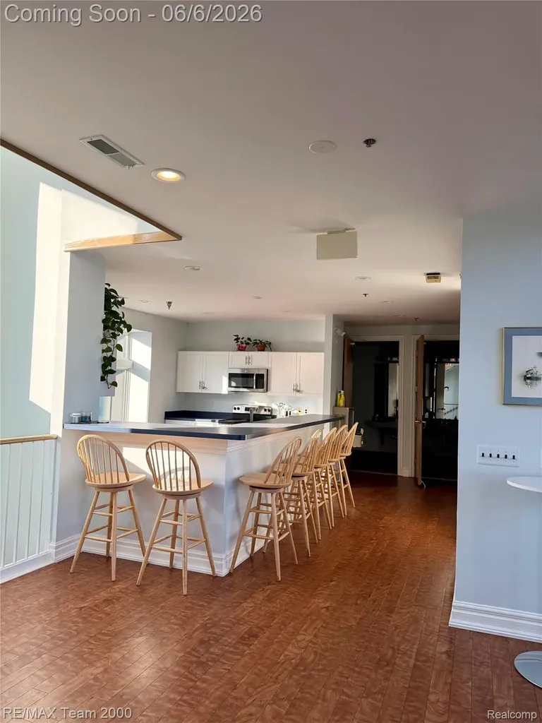 37522 Jefferson Avenue Harrison Charter Township MI 48045