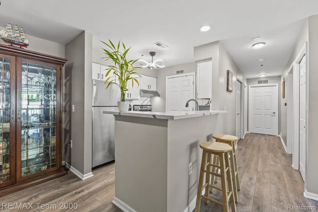 37522 Jefferson Avenue Harrison Charter Township MI 48045