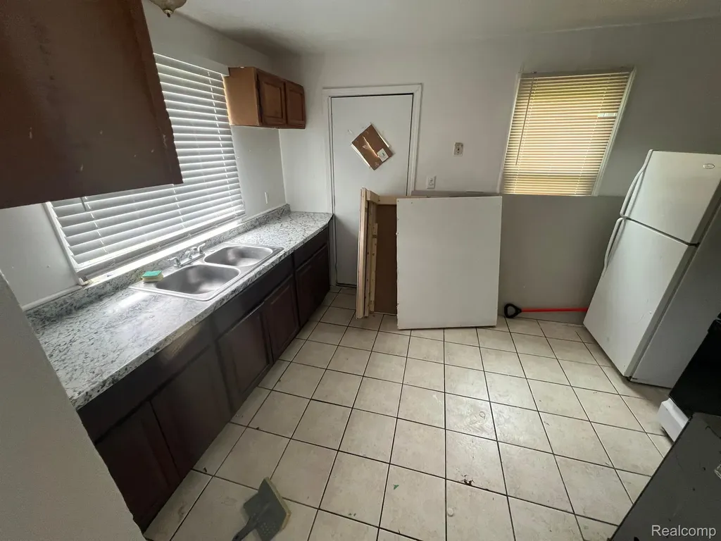 3756 Ash Street Inkster City MI 48141
