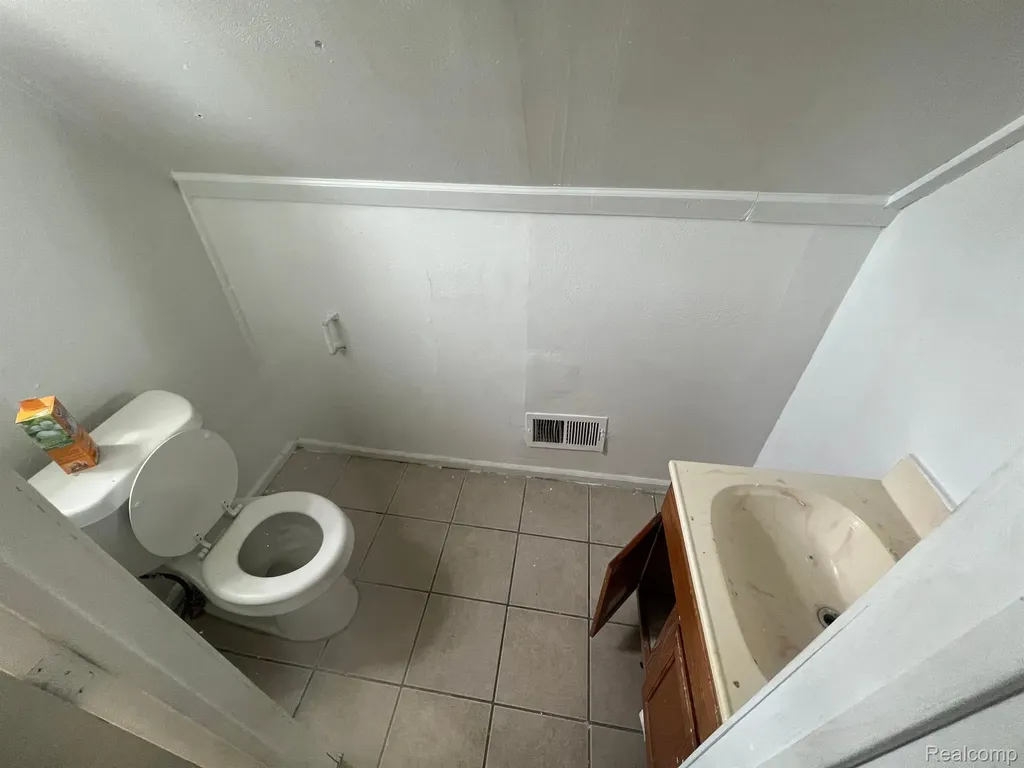 3756 Ash Street Inkster City MI 48141
