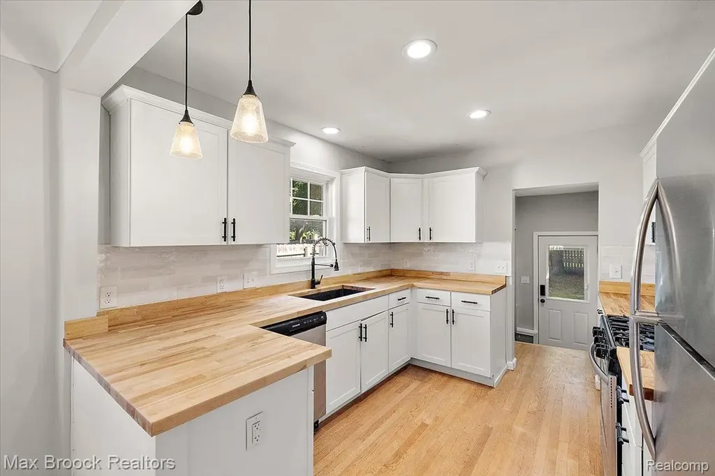 6431 Prairie Lawn Waterford Charter Township MI 48329