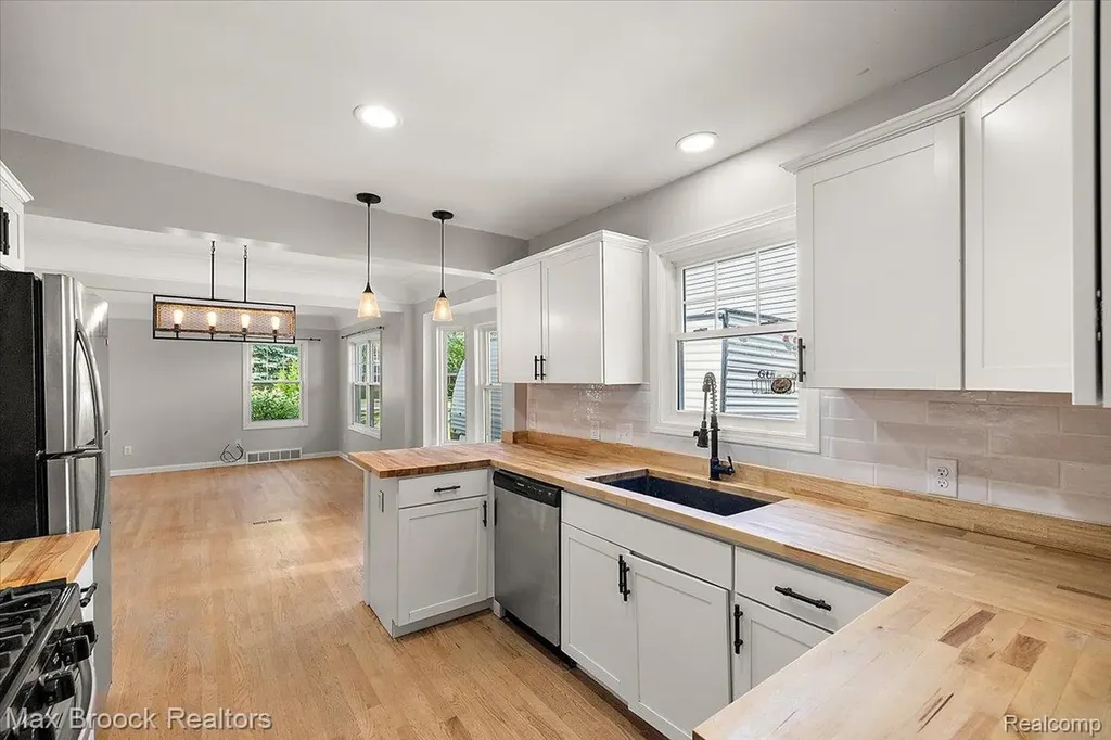 6431 Prairie Lawn Waterford Charter Township MI 48329