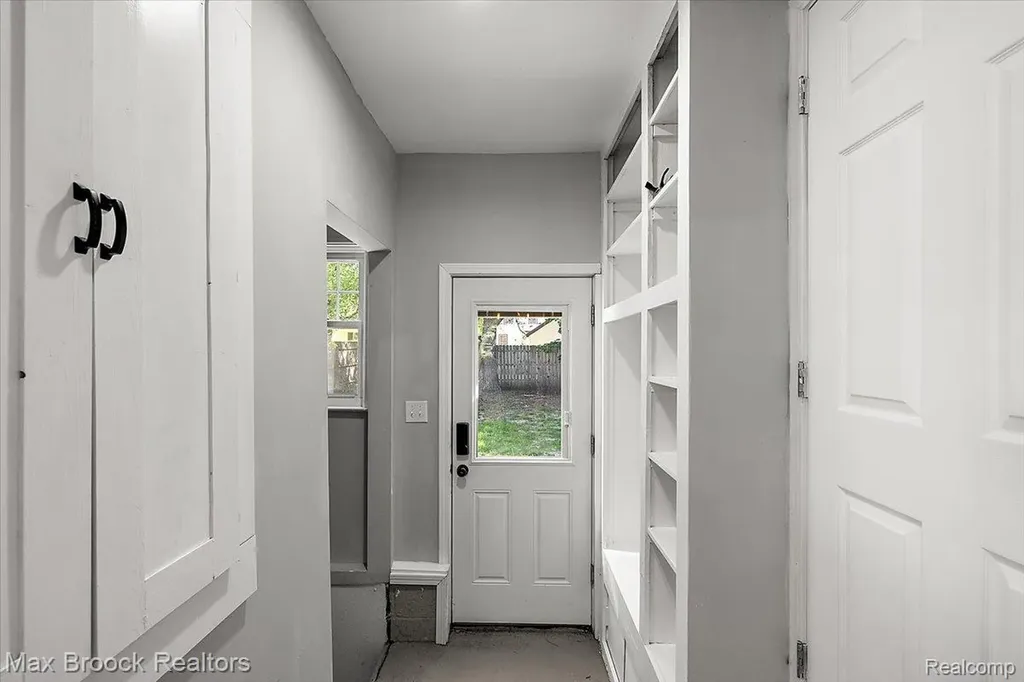 6431 Prairie Lawn Waterford Charter Township MI 48329