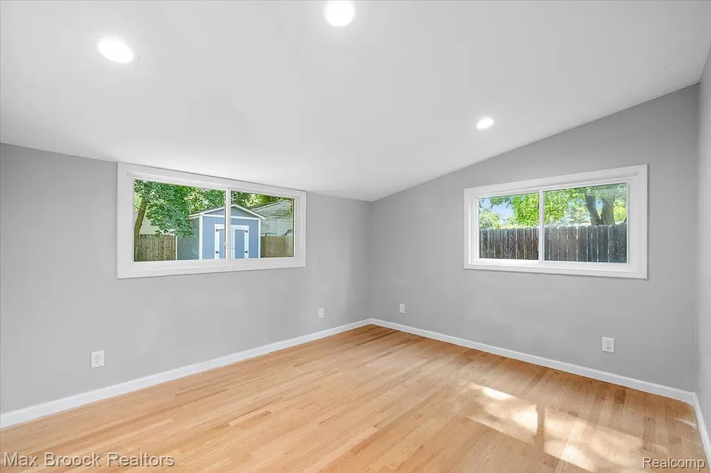 6431 Prairie Lawn Waterford Charter Township MI 48329