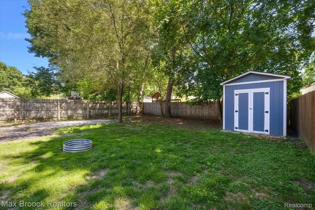 6431 Prairie Lawn Waterford Charter Township MI 48329