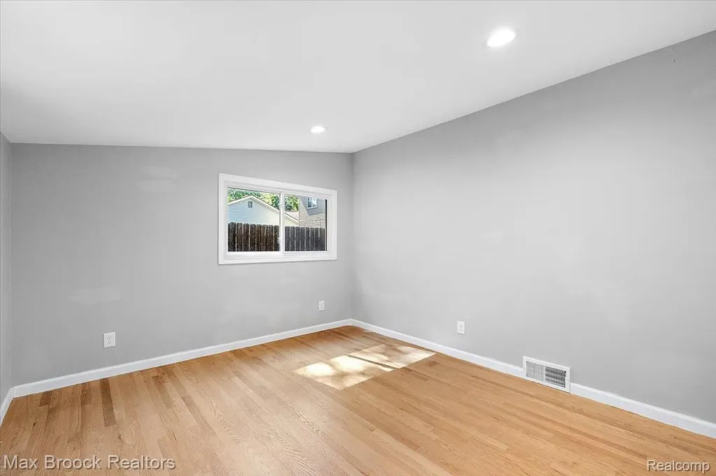6431 Prairie Lawn Waterford Charter Township MI 48329