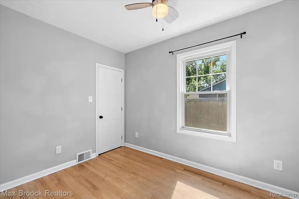 6431 Prairie Lawn Waterford Charter Township MI 48329