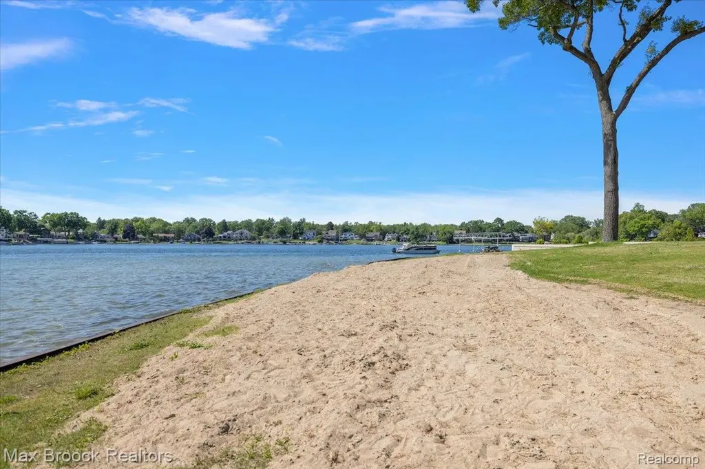 6431 Prairie Lawn Waterford Charter Township MI 48329