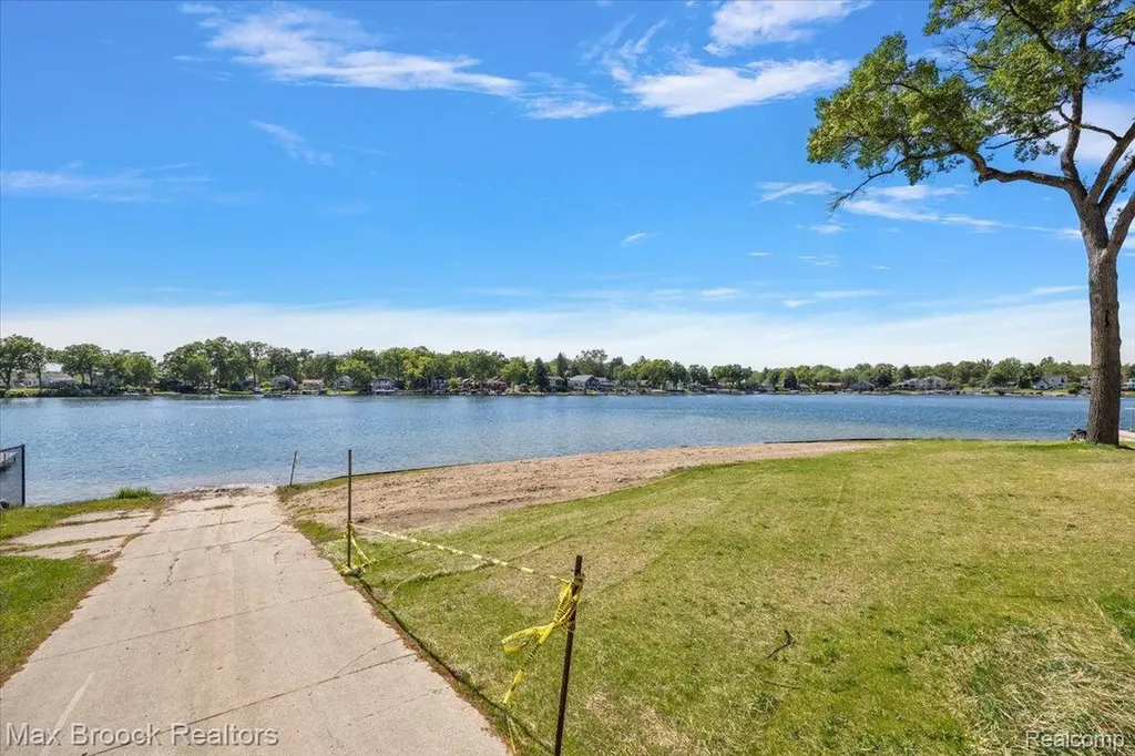 6431 Prairie Lawn Waterford Charter Township MI 48329