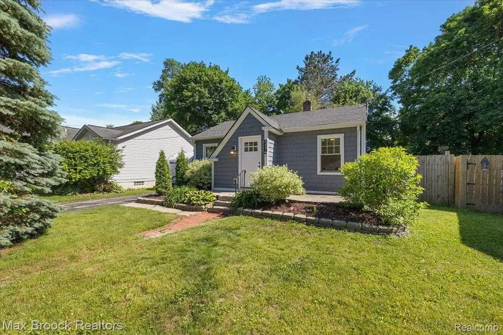 6431 Prairie Lawn Waterford Charter Township MI 48329