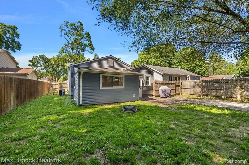 6431 Prairie Lawn Waterford Charter Township MI 48329