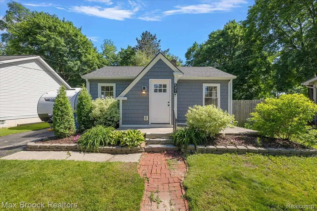 6431 Prairie Lawn Waterford Charter Township MI 48329