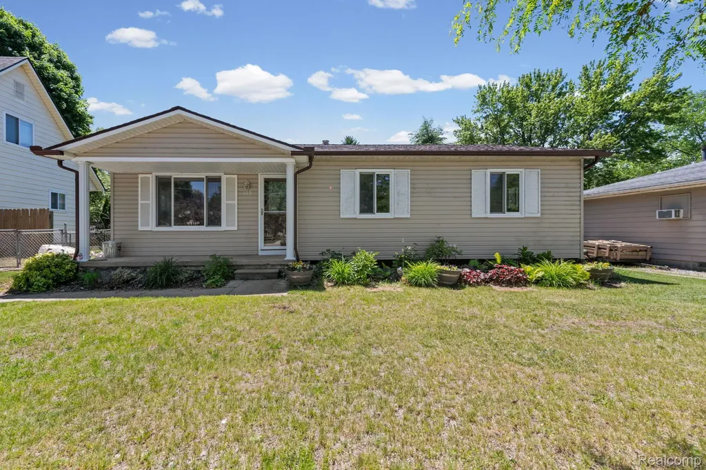315 Airport Drive Holly Village MI 48442