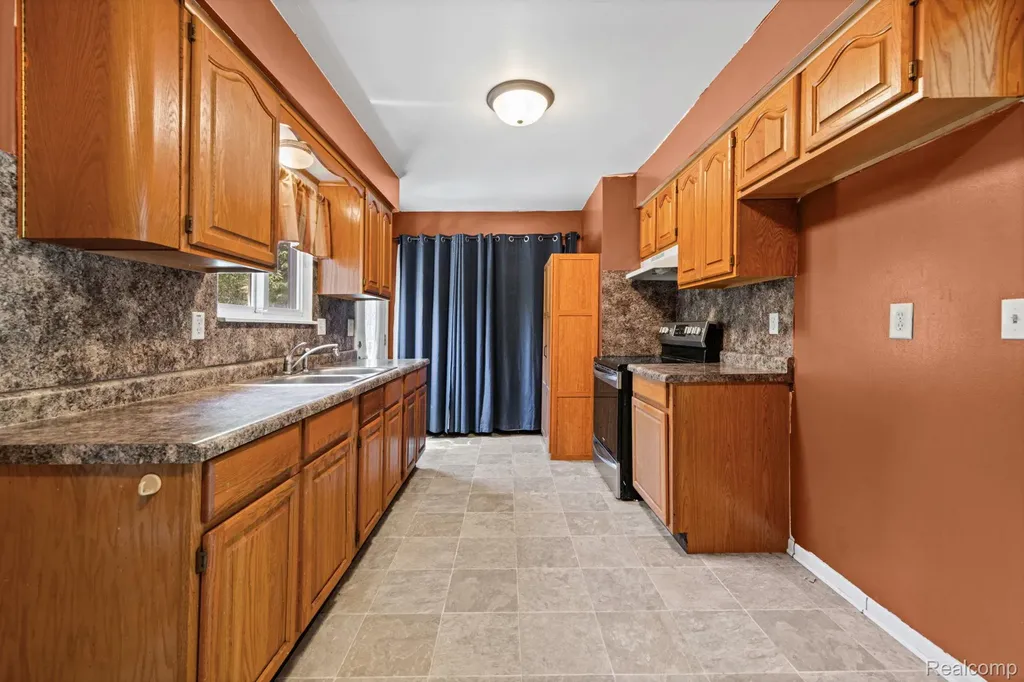 315 Airport Drive Holly Village MI 48442