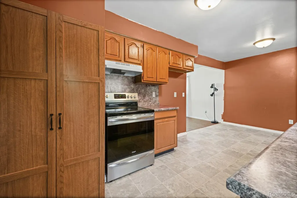 315 Airport Drive Holly Village MI 48442