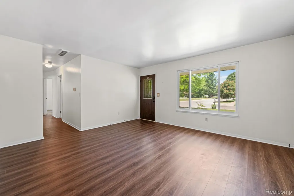 315 Airport Drive Holly Village MI 48442