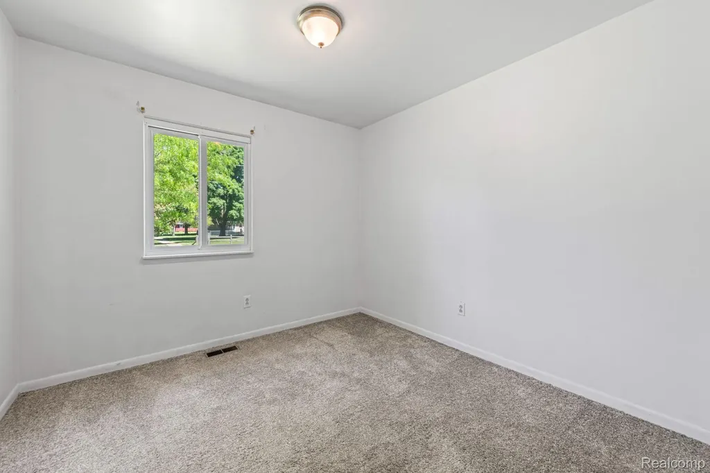 315 Airport Drive Holly Village MI 48442