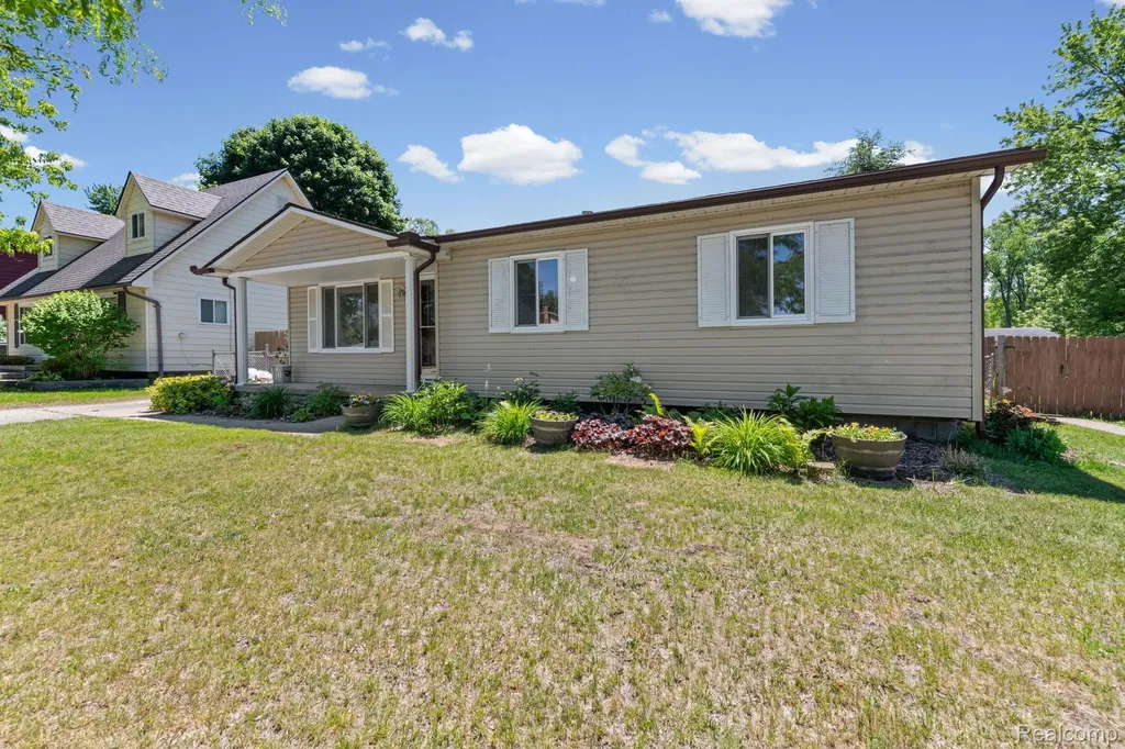315 Airport Drive Holly Village MI 48442