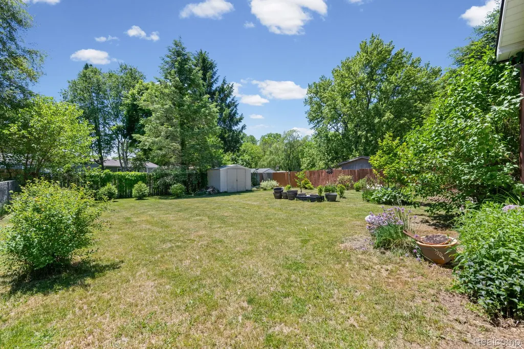 315 Airport Drive Holly Village MI 48442