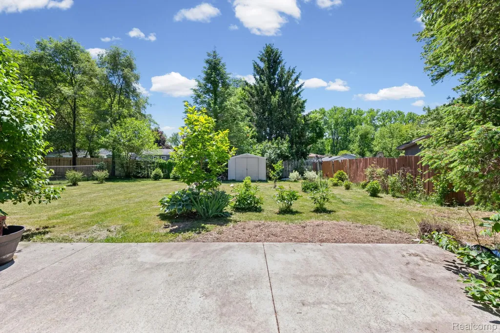 315 Airport Drive Holly Village MI 48442