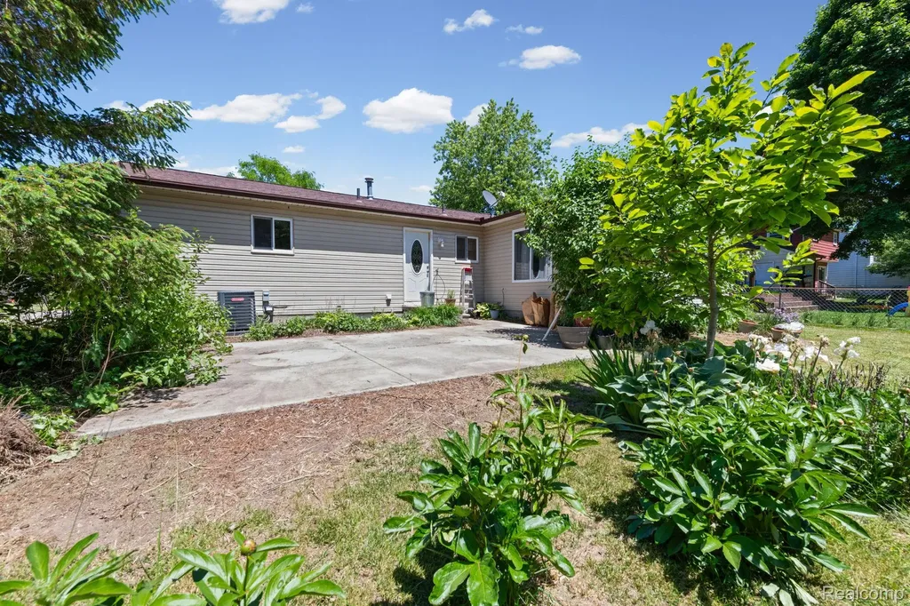 315 Airport Drive Holly Village MI 48442