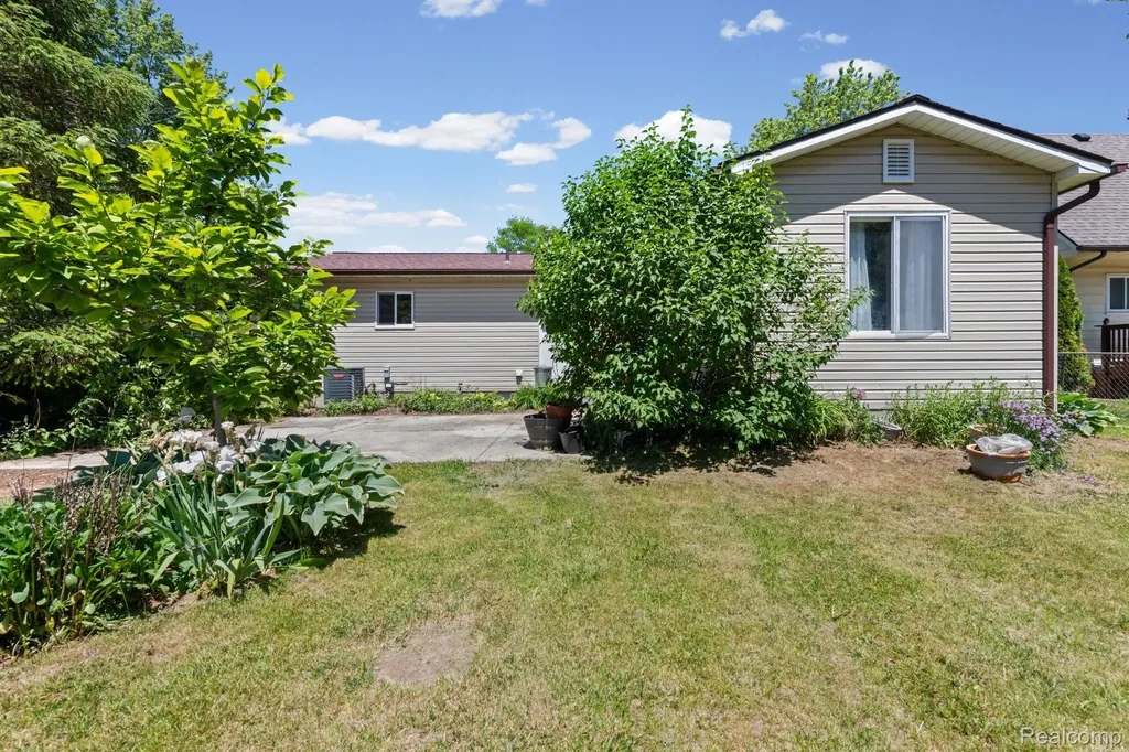 315 Airport Drive Holly Village MI 48442