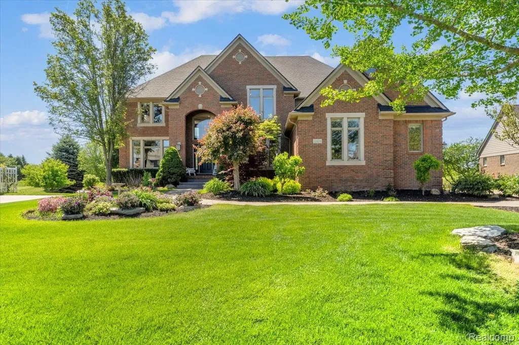 2424 Pebble Beach Drive Oakland Charter Township MI 48363