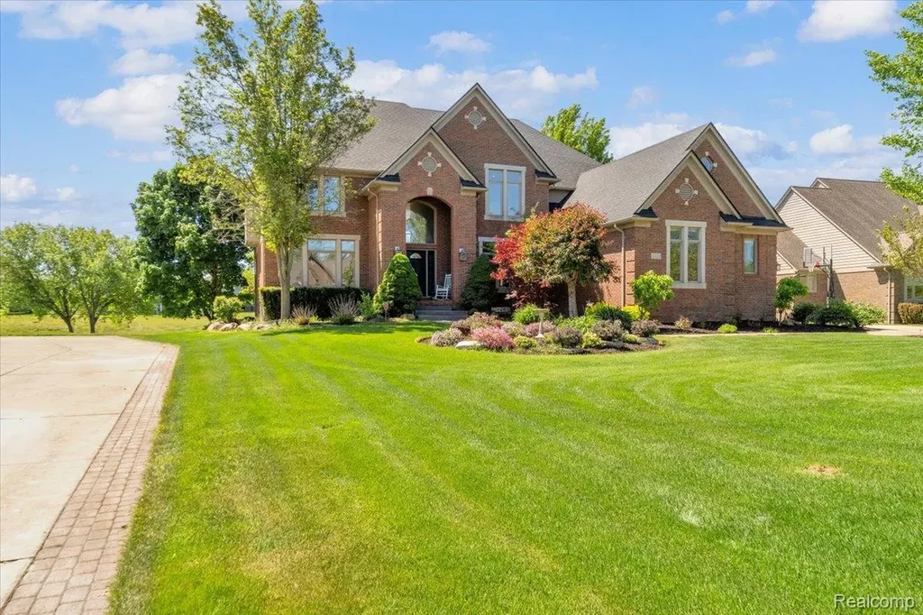2424 Pebble Beach Drive Oakland Charter Township MI 48363