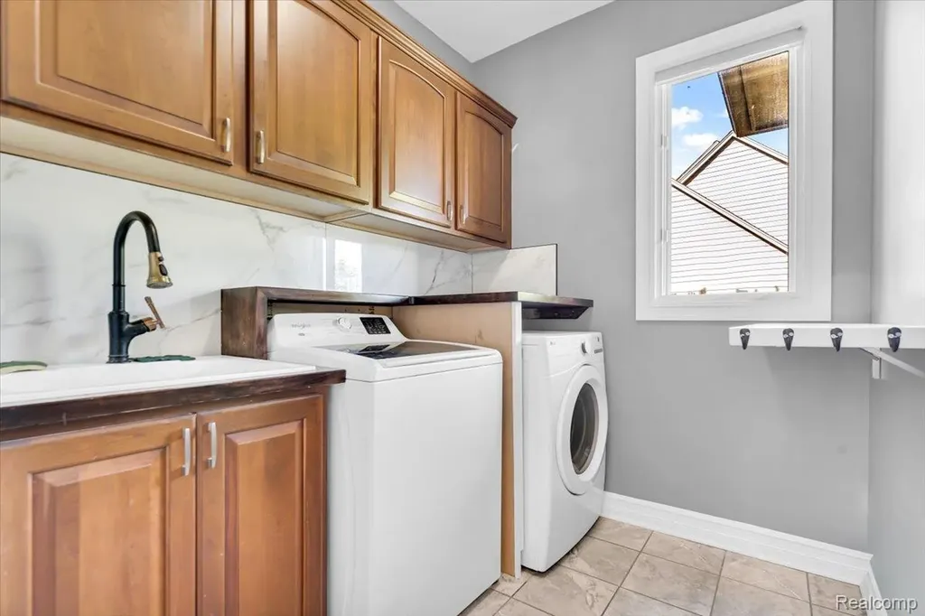 2424 Pebble Beach Drive Oakland Charter Township MI 48363