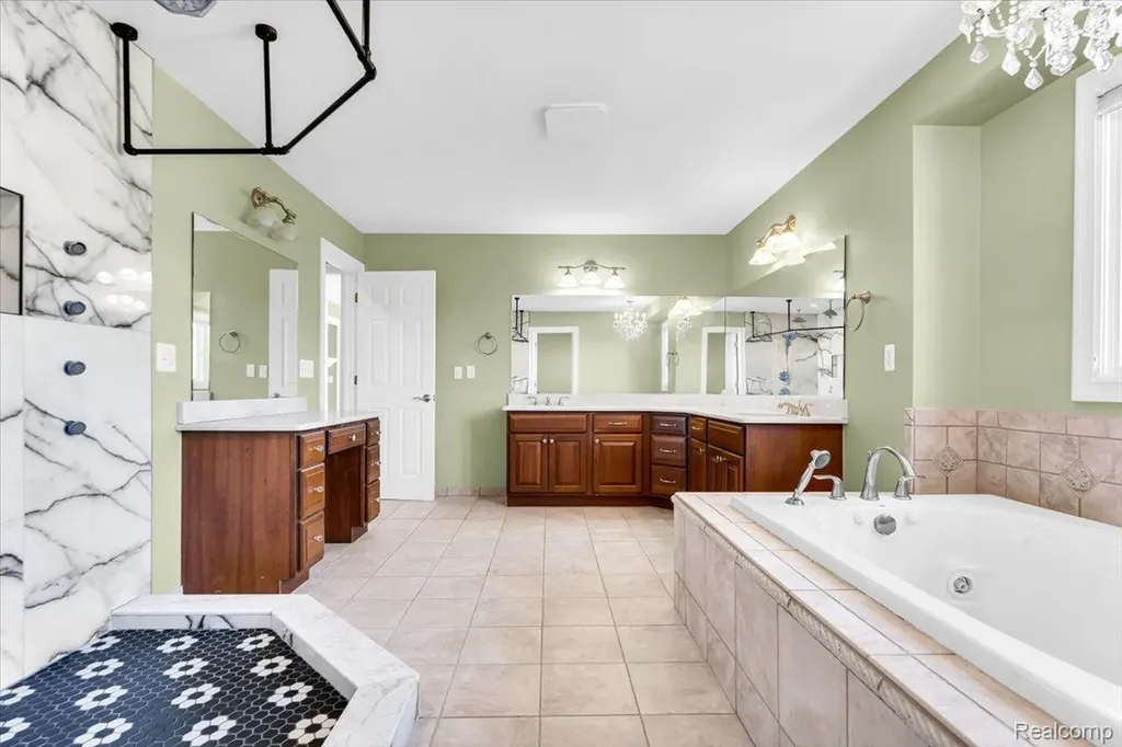 2424 Pebble Beach Drive Oakland Charter Township MI 48363