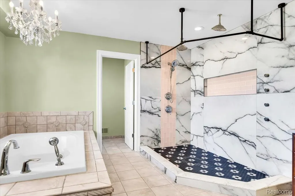 2424 Pebble Beach Drive Oakland Charter Township MI 48363