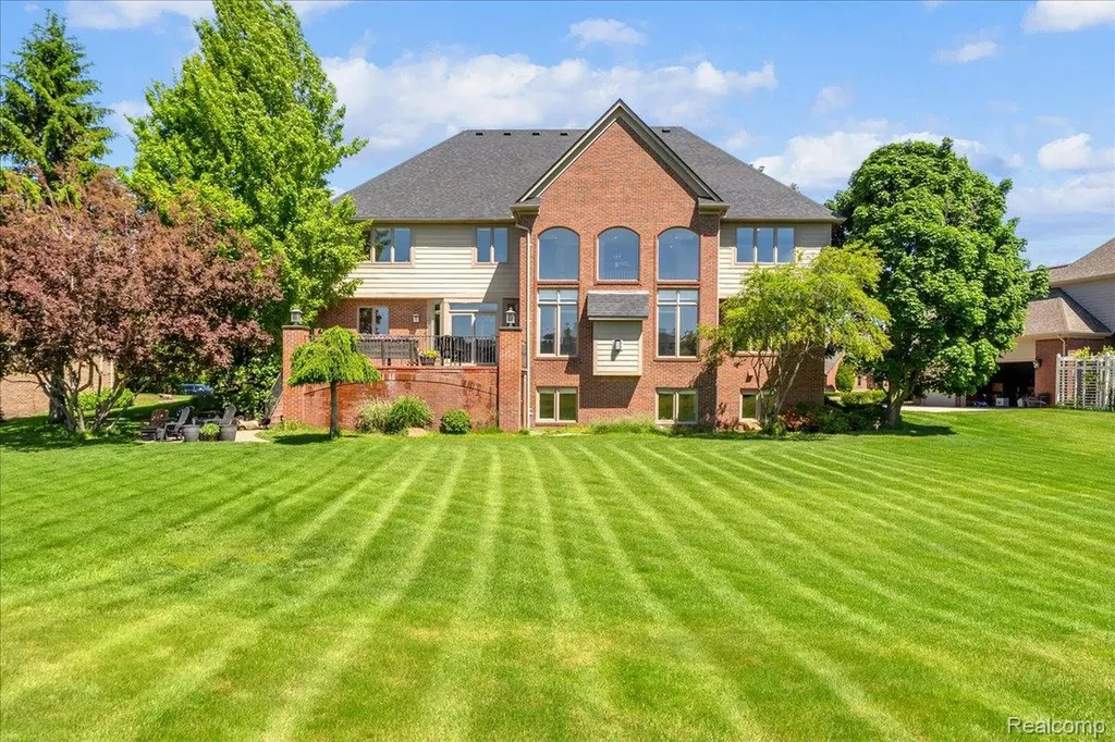 2424 Pebble Beach Drive Oakland Charter Township MI 48363
