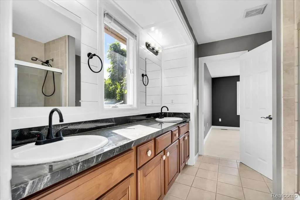 2424 Pebble Beach Drive Oakland Charter Township MI 48363