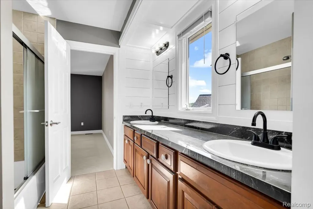2424 Pebble Beach Drive Oakland Charter Township MI 48363
