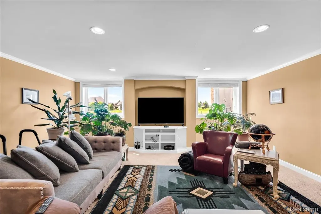 2424 Pebble Beach Drive Oakland Charter Township MI 48363